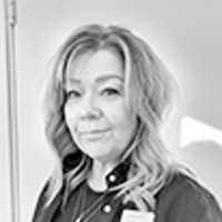 Porträtt av Lotta Eriksson, säljare färg- och måleributiken NA Svensson Huddinge