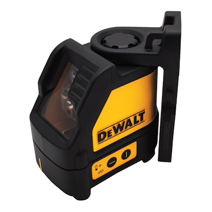 Laserverktyg i gult och svart med texten "DEWALT" på sidan. Har knappar och fäste upptill.