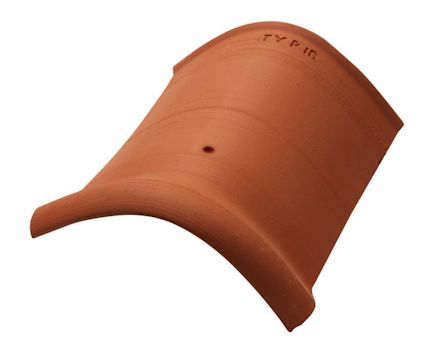 Nocktegel i naturröd lera med präglad text "TYPE-1" på ytan.