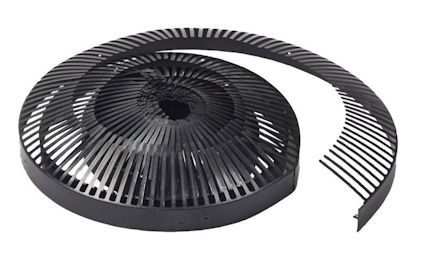 Svart rulle av ventilerande material med flätliknande struktur i spiralform.