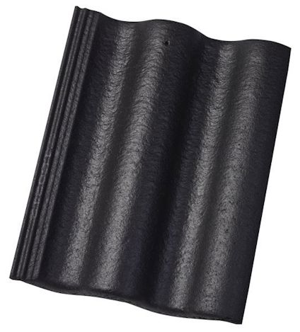 Svart takpanna med vågigt mönster och blank yta.