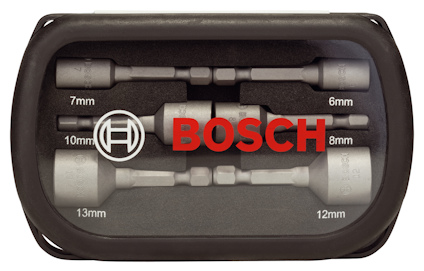 Borrbitsats med texten "BOSCH" på. Innehåller bits i storlekarna 6-13 mm.