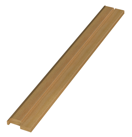 Tröskel i trä med falsad design och slät yta.