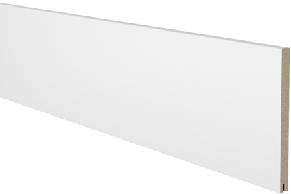 Vit, rektangulär MDF-panel i profil mot en svart bakgrund.