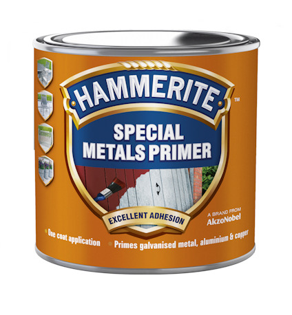 Burk med texten "Hammerite Special Metals Primer". Orangeröd etikett med bilder och text som nämner utmärkt vidhäftning.