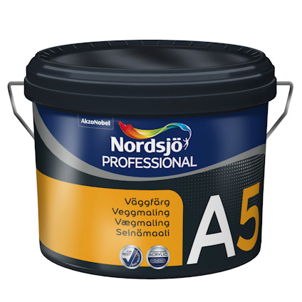 Svart och blå färgbehållare med texten "Nordsjö Professional A5" och "Väggfärg" på etiketten.