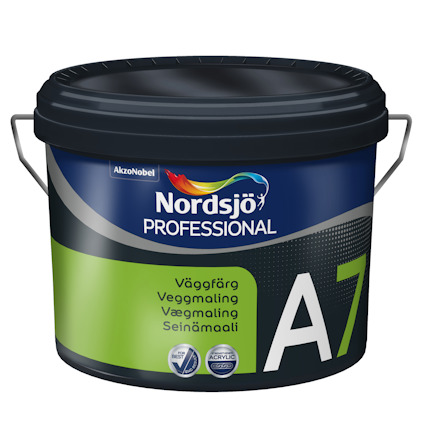 Färgpyts från Nordsjö Professional A7 med etikett på flera språk.