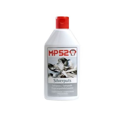 Vit plastflaska med röd kork, etikett med texten "MP52 Silverputs" och bild på bestick.