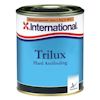 Burk med blå etikett och texten "International Trilux Hard Antifouling". Överst en röd och vit logotyp.