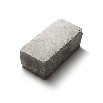 Rektangulär, naturgrå byggsten med rustik yta på vit bakgrund.