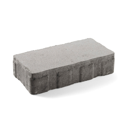 Rektangulär grå betongplatta med textur på kanterna placerad mot vit bakgrund.