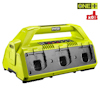 Grön batteriladdare för flera batterier, med svart och silverfärgad panel. Märkt "RYOBI" och "ONE+".