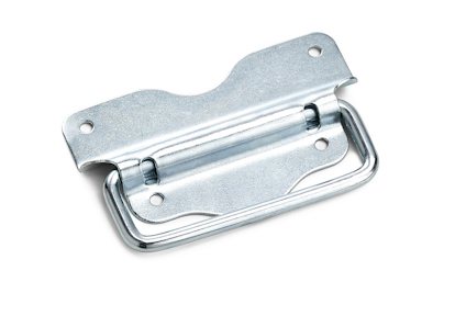 Metalliskt handtag med silverfinish, två hål för montering och en rörlig del i en bågform.