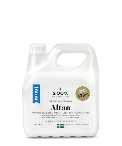 Plastdunk med etiketttext: "Sioo:x Wood Protection Premium Ytskydd Altan, Steg 2 av 2, 3 liter, Håller upp till 12 år."