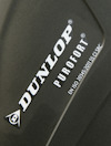 Text på mörk yta: "DUNLOP PUROFORT EN ISO 20345:2011 S5 CI SRC".