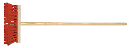 Röd piassavakvast med naturfärgat träskaft, sedd från sidan.