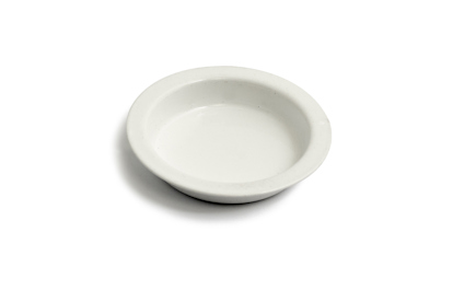 Rund, vit skjutdörrshandtag med infälld design och slät yta.
