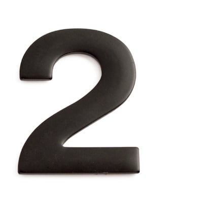 Svart, självhäftande siffra "2" mot vit bakgrund.