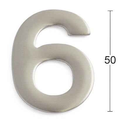 Siffra 6 i silverfärgad metall med en höjd på 50 mm.