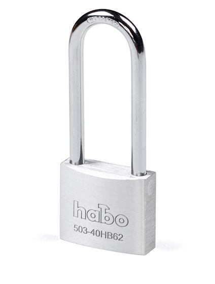 Hänglås i metall med långt skaft och ingraverad text "habo 503-40HB62".