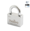 Hänglås av metall med text "habo Made in Sweden 900-3 Hardened". På övre högra hörnet syns två logotyper.