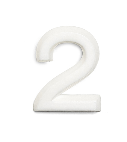 Vit, upphöjd siffra "2" mot en vit bakgrund.
