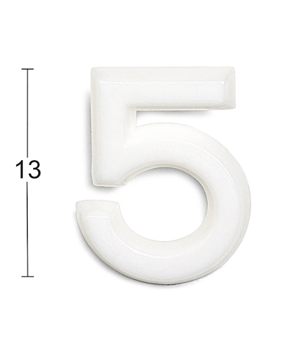 Vitt nummer 5 i plast med höjdmåttangivelse 13.