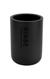Svart cylindrisk tandborstmugg med texten "RINSE BATHROOM ACCESSORIES" i svart bokstäver.
