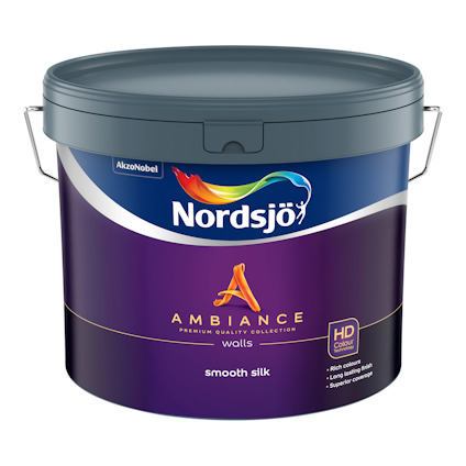 Färgbytta med text: "Nordsjö Ambiance, Premium Quality Collection, smooth silk."