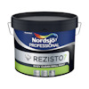 Burk med väggfärg, märkt "Nordsjö Professional Rezisto 7", mot svart bakgrund. Inkluderar symboler för akryl, fläckskydd, tvättbar.