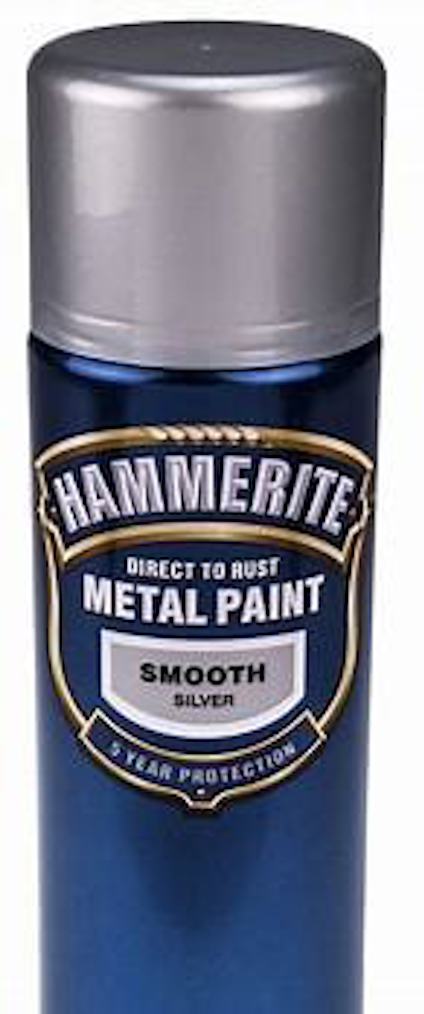 Sprayburk med blå etikett och texten "Hammerite Direct to Rust Metal Paint Smooth Silver". Grått lock.