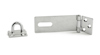 Metallisk hasp och ögla av stål med tvådelad design och gångjärn.