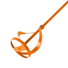 Orangeröd blandarvisp med spiralformad metallkorg och långt handtag.