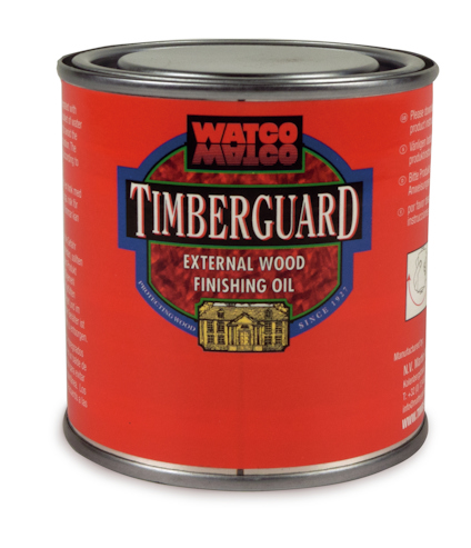 Röd burk med texten "Timberguard External Wood Finishing Oil" och "WATCO" på etiketten.