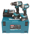 Två Makita borrmaskiner med batterier och laddare på en blå verktygslåda märkt "Makita".