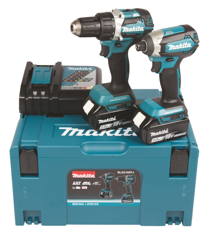 Två Makita borrmaskiner med batterier och laddare på en blå verktygslåda märkt "Makita".