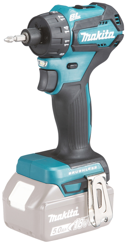 Borrskruvdragare i blå och svart med Makita-logotyp, utrustad med bit och bältesklämma.