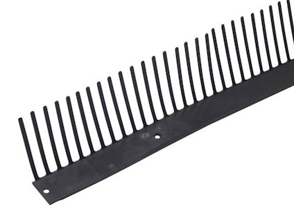 Svart plastlist med täta smala och långa pinnar i rad.