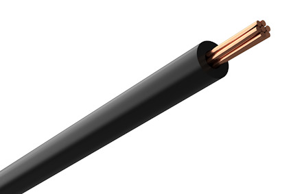 Svart elektrisk kabel med exponerad koppartråd i änden.