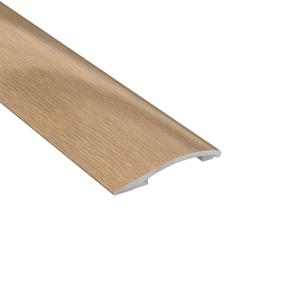 Nivålist av ekfinish med lätt välvd profil och jämn yta.