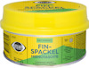 Burk med gul lock och etikett som visar texten "Fin-Spackel Universal" på svenska och finska.