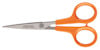 Orange sax med rostfritt stålblad och texten "FISKARS STAINLESS FINLAND" på bladet.
