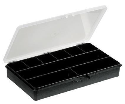 Öppen svart sortimentsbox med nio fack och transparent lock.