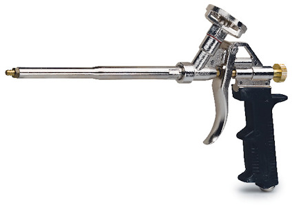 Skumpistol med metallkropp och svart handtag, avtryckare och munstycke i mässing.