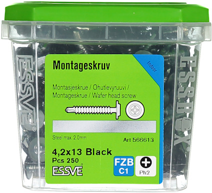 Transparent plastbehållare med svarta spånskiveskruvar, etikett visar "Montageskruv 4,2x13 Black, Pcs 250".
