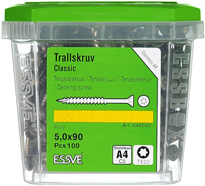 Plastlåda med grönt lock innehållande trallskruv. Text på etiketten: Trallskruv Classic, 5,0x90 mm, 100 st, Stainless A4.