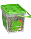 Genomskinlig plastbehållare med grönt lock, innehållande 1600 terrasskruvar 4.5 x 42 mm från märket ESSVE.