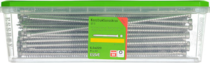 Plastlåda med grönt lock innehållande konstruktionsskruvar, 6,5x220 mm. Etikett i mitten.
