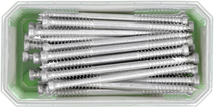 Silverfärgade betongskruvar i en transparent plastförpackning med grön botten.