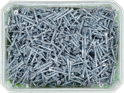 En plastlåda fylld med många silvriga metallskruvar.